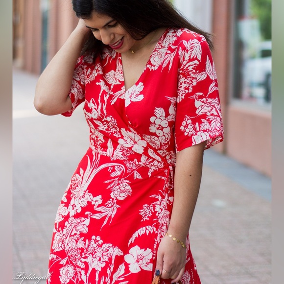 Red Patterned Wrap dress, size 8 - Picture 1 of 4
